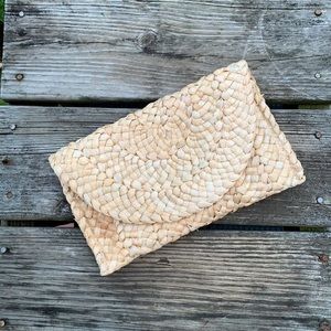 Straw clutch